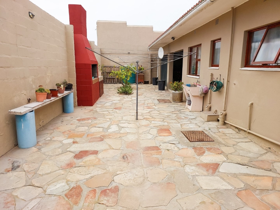 4 Bedroom Property for Sale in Port Nolloth Northern Cape
